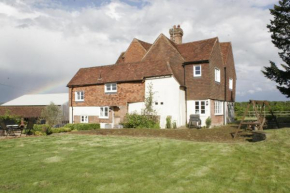 Church Farmhouse, Surrey, Sleeps 10, Large Garden